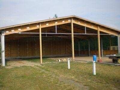 Neu errichtete Longierhalle