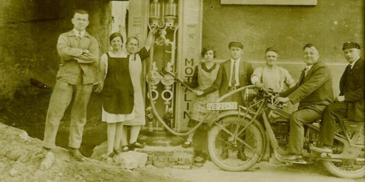 Tankstelle um 1920
