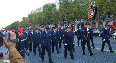Marsch auf der Champs-Elyses