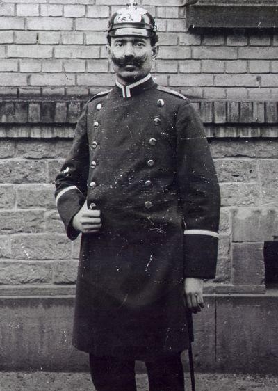 Polizeidiener Johann Klotz (um 1920)