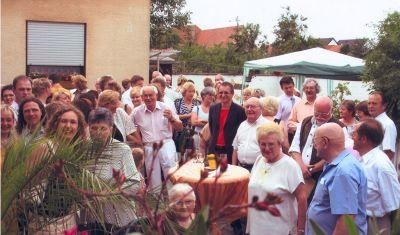 Zahlreiche Gste kamen zur Geburtstagsfeier ins Josefshaus