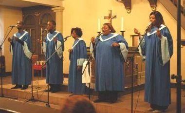 Rhythmen der Glory Gospel Singers reien das Publikum mit