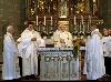 Weihbischof Rainer Klug feiert das Pontifikalamt. 