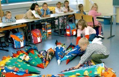 Die Erstklssler im Klassenzimmer