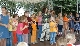 Kim Steiner holte die Kinder zum Mitsingen auf die Bhne