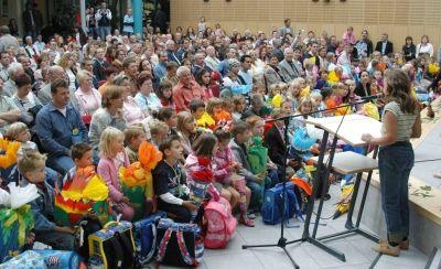 Viele Besucher in der Schulaula