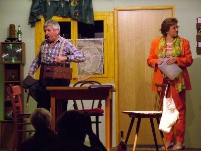 Theater um die Frage Wie kommt der Mann zur Frau\