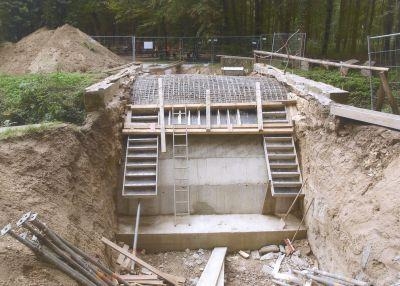 Sanierung der alten Brcke aus gelben und roten Steinen