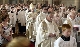 Weihbischof Rainer Klug beim Einzug in die Reilinger Kirche