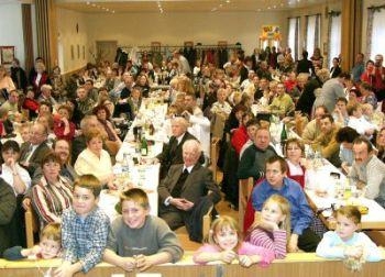Voll besetztes Josefshaus