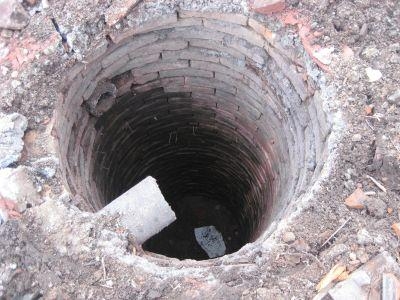 Alter gemauerter Brunnen bei Abrissarbeiten entdeckt