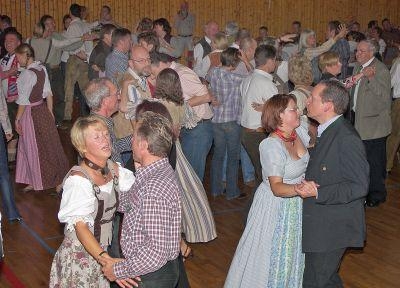 Stimmung und gute Laune beim Reilinger Oktoberfest 
