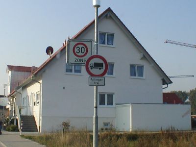 Lkw-Durchfahrt nur fr Anlieger in der Hermann-Hesse-Strae