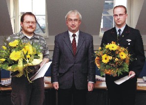 Bürgermeister Klein mit Kommandant Steinle und seinem Stellvertreter Petzold