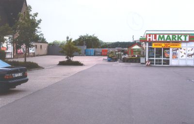 HL-Markt und Parkplatz